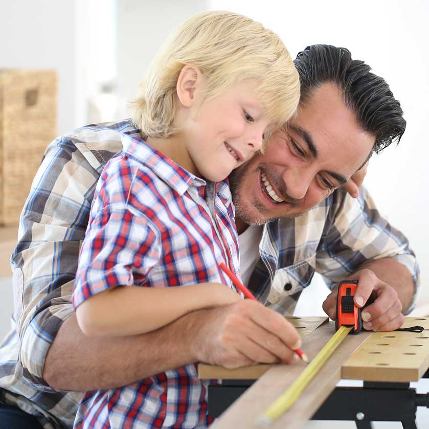 activité de bricolage entre un père et son enfant pouvant entraîner un sinistre nécessitant une indemnisation de l'assurance garantie accidents de la vie (GAV)