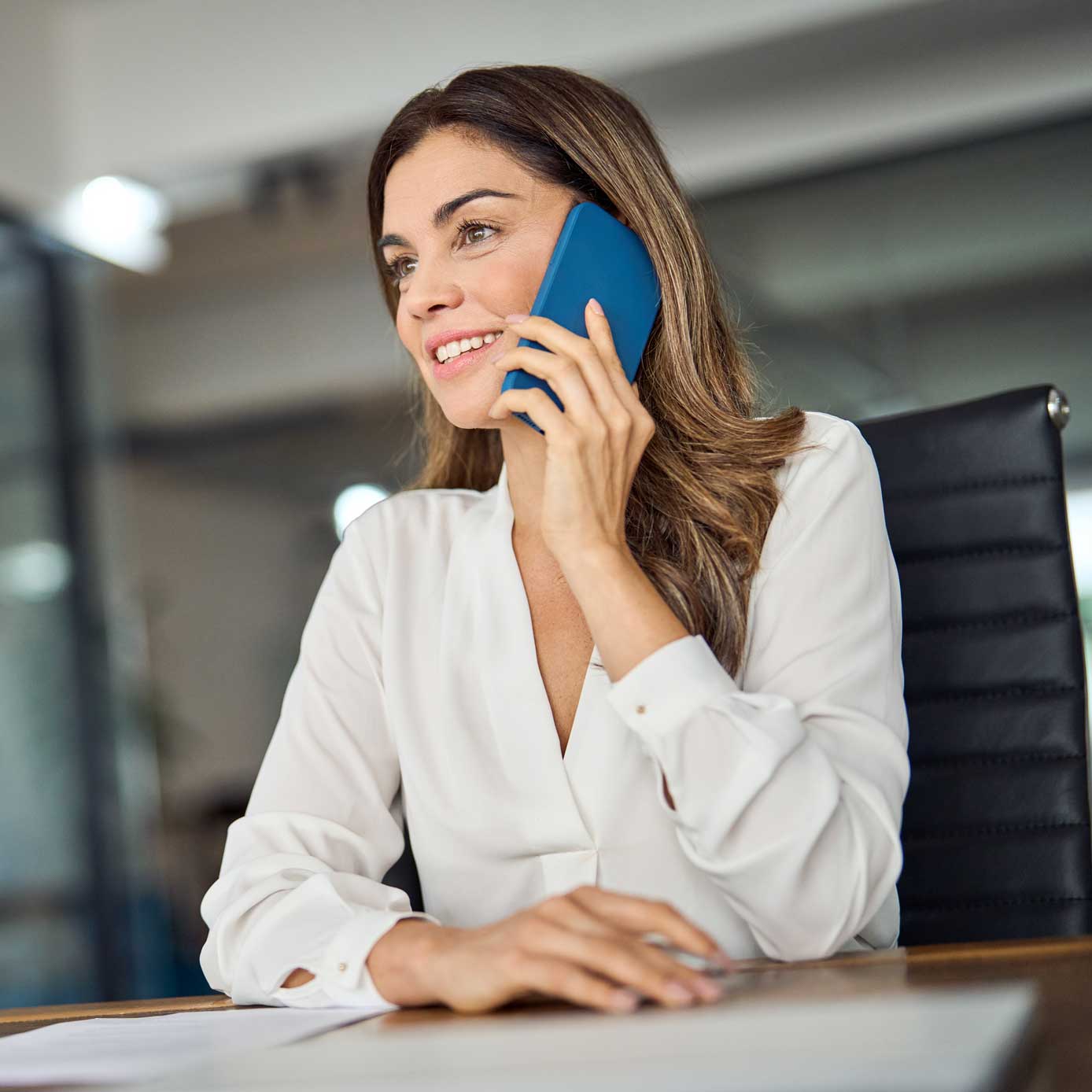 professionnelle au téléphone
